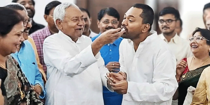 ബീഹാറിൽ കസേരമാറ്റം…  നിതീഷ് കുമാര്‍ മുഖ്യമന്ത്രി പദവി ഒഴിഞ്ഞ് രാജ്യസഭയിലേയ്ക്ക്; മകൻ നിഷാന്തിന് ഉപമുഖ്യമന്ത്രി പദവിയോടെ രാഷ്ട്രീയ പ്രവേശം; അടുത്ത മുഖ്യമന്ത്രി ബിജെപിയിൽ നിന്ന്