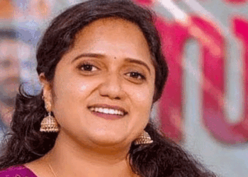 ശ്രീനാദേവി കുഞ്ഞമ്മയുടെ പേര് വോട്ടർ പട്ടികയിൽ നിന്നും വെട്ടിമാറ്റി; റദ്ദാക്കപ്പെട്ട റേഷൻ കാർഡിലെ മേൽവിലാസത്തിലാണ് വോട്ടർ പട്ടികയിൽ  പേരുണ്ടായിരുന്നത്; അയോ​ഗ്യതാ ഭീഷണി