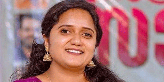 ശ്രീനാദേവി കുഞ്ഞമ്മയുടെ പേര് വോട്ടർ പട്ടികയിൽ നിന്നും വെട്ടിമാറ്റി; റദ്ദാക്കപ്പെട്ട റേഷൻ കാർഡിലെ മേൽവിലാസത്തിലാണ് വോട്ടർ പട്ടികയിൽ  പേരുണ്ടായിരുന്നത്; അയോ​ഗ്യതാ ഭീഷണി