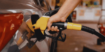 യുഎഇയിൽ പെട്രോൾ, ഡീസൽ വില റെക്കോർഡിൽ;  പ്രവാസലോകം ആശങ്കയിൽ