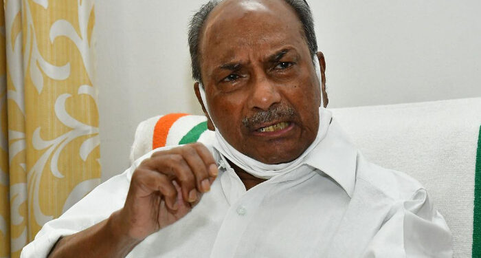 കേരളത്തിലെ ജനങ്ങള്‍ക്ക് ഒരു ചിന്ത മാത്രമേയുള്ളൂ,  പിണറായി ഭരണം അവസാനിക്കണം, തങ്ങളുടെ ചിന്തയും അത് തന്നെയാണ്, കോൺഗ്രസിലിപ്പോൾ വലിയ പൊട്ടിത്തെറിയാണെന്നാണ് ചിലര്‍ പറഞ്ഞു നടക്കുന്നത്- എ കെ ആന്റണി