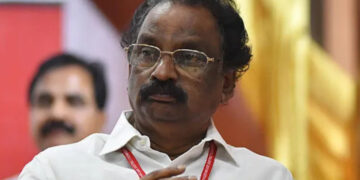 തെങ്ങിന്റെ പൂങ്കുല അടിച്ചുതെറിപ്പിക്കുന്നത് പോലെയാണ് കെ.എസ്.യു. ഗുണ്ടകൾ അനുജന്റെ തലച്ചോറ് തച്ചുപൊട്ടിച്ചത്, എന്നിട്ടും എങ്ങനെ കോൺഗ്രസിന്റെ കൂടെ നില്‍ക്കാന്‍ കഴിയുന്നു, ജി. സുധാകരന്‍ വഞ്ചകനെന്ന് എ കെ ബാലന്‍