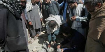 കാബൂളിലെ ആശുപത്രിക്ക് നേരെ പാക് വ്യോമാക്രമണം, 400 മരണം, 250 പേർക്ക് പരുക്ക്, ആശുപത്രി കെട്ടിടം പൂർണമായി തകർന്നു!! ആക്രമിക്കപ്പെട്ടത് ഏകദേശം 3,000 ഓളം അന്തേവാസികൾ താമസിച്ച ലഹരിവിമുക്ത കേന്ദ്രം, ആശുപത്രിയോ, സിവിലിയൻ കേന്ദ്രങ്ങളോ ലക്ഷ്യം വെച്ചിട്ടില്ല, താലിബാൻ നടത്തുന്നത് വ്യാജ പ്രചരണം- നിഷേധിച്ച് പാക്കിസ്ഥാൻ