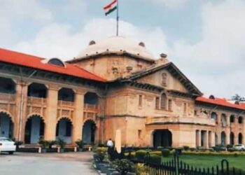 പരസ്പര സമ്മതത്തോടെ വിവാഹിതനായ പുരുഷൻ, പ്രായപൂർത്തിയായ സ്ത്രീയുമായി ലിവ്- ഇൻ ബന്ധത്തിൽ ഏർപ്പെടുന്നത് കുറ്റമല്ല, സാമൂഹിക ധാർമികതയും വ്യക്തി സ്വാതന്ത്ര്യവും രണ്ടും രണ്ട്: അലഹബാദ്  ഹൈക്കോടതി