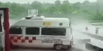 സംസ്ക്കാരിക്കാനായി കൊണ്ടുപോയ ‘മൃതദേഹം‘ ആംബുലൻസ് ഹമ്പ് കയറിയപ്പോൾ സംസാരിച്ചു; പിന്നെ ആ യാത്ര ആശുപത്രിയിലേയ്ക്ക്