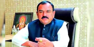 സമൂഹത്തിലെ ഉന്നതന്മാരുമായി അടുത്ത ബന്ധം, മിർഗാവിൽ സ്വന്തമായി ‘ഇശാന്യേശ്വർ ക്ഷേത്രവും’ആഡംബര റിസോർട്ടും!! നേവി ഉദ്യോ​ഗസ്ഥനായ ജ്യോത്സ്യൻ ആത്മീയതയുടെ മറവിൽ പീഡിപ്പിച്ചത് 58 സ്ത്രീകളെ, പീഡനം പൂജയ്ക്കെത്തുന്ന സ്തീകളെ മയക്കുമരുന്ന് കുത്തിവച്ച് ഹിപ്നോട്ടൈസ് ചെയ്ത്, ജ്യോതിഷി അശോക് ഖറാത്ത് അറസ്റ്റിൽ, റെയ്ഡിൽ തോക്കും വെടിയുണ്ടകളും കണ്ടെത്തി