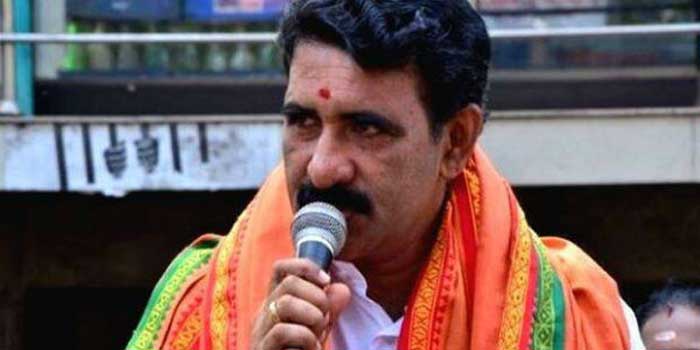 ഇപ്പോഴാണ് സുരേഷ് ഗോപി പറഞ്ഞ ആ ‘മറ്റേ മോനെ’… വിളിയുടെ അർത്ഥം വ്യക്തമായത്… സ്വന്തം ഭാര്യയെ വട്ടായി ചിത്രീകരിച്ച് അപമാനിക്കുന്ന ഭർത്താവ് മന്ത്രിയെ ചീഞ്ഞ കോഴിമുട്ട കൊണ്ട് അഭിഷേകം നടത്തി വേണം പ്രതികരിക്കാൻ!! മന്ത്രിക്കസേരയിലും നിയമസഭയിലും ഇരിക്കേണ്ടത് മാന്യന്മാരാണ്, അല്ലാതെ അല്ലാതെ കോഴിയും താറാവും ഒന്നും അല്ല- ബി. ഗോപാലകൃഷ്ണൻ