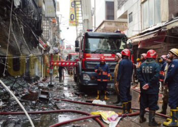 ചാർജ് ചെയ്യുന്നതിനിടെ ഇലക്ട്രിക് വാഹനം പൊട്ടിത്തെറിച്ചു, വീട്ടില്‍ സൂക്ഷിച്ച 10 ഗ്യാസ് സിലിണ്ടറുകളിലേക്ക് തീ പടര്‍ന്ന് കൂട്ട പൊട്ടിത്തെറി, 12 വയസ്സുകാരിയുൾപ്പെടെ  ഒരു കുടുംബത്തിലെ ഏഴ് പേർക്ക് ദാരുണാന്ത്യം