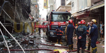 ചാർജ് ചെയ്യുന്നതിനിടെ ഇലക്ട്രിക് വാഹനം പൊട്ടിത്തെറിച്ചു, വീട്ടില്‍ സൂക്ഷിച്ച 10 ഗ്യാസ് സിലിണ്ടറുകളിലേക്ക് തീ പടര്‍ന്ന് കൂട്ട പൊട്ടിത്തെറി, 12 വയസ്സുകാരിയുൾപ്പെടെ  ഒരു കുടുംബത്തിലെ ഏഴ് പേർക്ക് ദാരുണാന്ത്യം