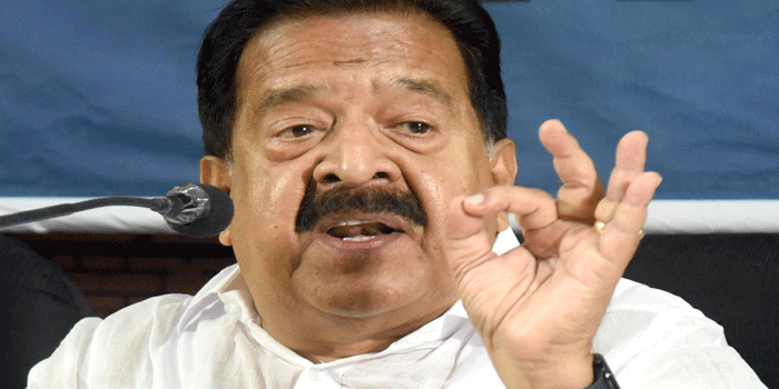 ‘പൊതുജന സമ്പർക്ക വകുപ്പിന്റെ  ഇപ്പോഴത്തെ പ്രവർത്തന കേന്ദ്രം എകെജി സെന്റർ, സർക്കാരിനെ തേച്ചു വെളുപ്പിക്കാൻ ജനങ്ങളുടെ നികുതിപ്പണം ദുർവിനിയോ​ഗം ചെയ്യുന്നു‘- രമേശ് ചെന്നിത്തല