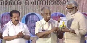 അഞ്ചു പതിറ്റാണ്ടിനിടെ പൊതുജീവിതത്തിൽ കണ്ടുമുട്ടിയ വ്യക്തികളുടെ സംഘർഷങ്ങളും വേദനകളും അനുഭവങ്ങളും എഴുത്തിനെ സ്വാധീനിച്ചു- ചെന്നിത്തല!! ആസന്ന ഭാവിയിൽ ചെന്നിത്തലയ്ക്ക് എല്ലാ സൗഭാഗ്യങ്ങളും ഉണ്ടാകട്ടെ- ടി പത്മനാഭൻ… നോവൽ ‘നി​യോ​ഗം’ സംവിധായകൻ ബ്ലെസിക്കു നൽകി പ്രകാശനം ചെയ്തു