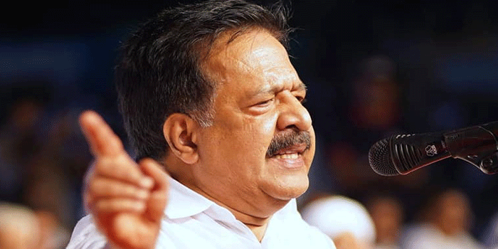 ‘സഹകരണ വകുപ്പ് 700 കോടിയുടെ വൻ തട്ടിപ്പിന് കളമൊരുക്കുന്നു ; സോഫ്റ്റ് വെയർ തയ്യാറാക്കാനുള്ള പദ്ധതി സാങ്കേതിക മേഖലയുമായി യാതൊരു ബന്ധവുമില്ലാത്ത ദിനേശ് ബീഡി സഹകരണ സംഘത്തിന് കൈമാറാൻ നീക്കം‘- ആരോപണവുമായ് രമേശ് ചെന്നിത്തല