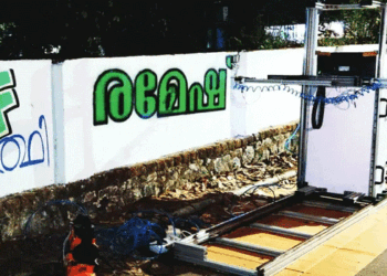 ചുവരെഴുതാൻ ഇനി ആളെ തപ്പി നടക്കേണ്ട; ഏതു നിറത്തിലും ഭാഷയിലും എഴുതി തരാൻ ‘ചുവർബോട്ട്’  റോബോർട്ട് റെഡി!