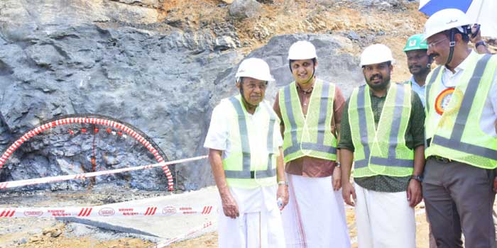 വയനാട് തുരങ്ക പാതയുടെ ഫസ്റ്റ് ബ്ലാസ്റ്റ് സ്വിച്ച് ഓൺ കർ‍മം നടന്നത് കഴിഞ്ഞ ദിവസം, താൽക്കാലിക പാലം, ക്രഷർ യൂണിറ്റ്, ഫ്യൂവൽ ടാങ്ക്, തൊഴിലാളികൾക്ക് താമസിക്കാനുള്ള ക്യാമ്പ് ഷെഡ് എന്നിവയെല്ലാം തയാർ… നിർമാണം അടിയന്തരമായി സ്റ്റേ ചെയ്യണം, കേന്ദ്ര അനുമതി റദ്ദാക്കണം… ആവശ്യവുമായി പ്രകൃതി സംരക്ഷണ സമിതി സുപ്രിം കോടതിയിൽ