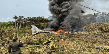 കൊളംബിയയിൽ സൈനിക വിമാനം തകർന്നുവീണു; അപകടം ടേക്ക് ഓഫിനിടെ, വിമാനത്തിൽ 110 സൈനികർ, നിരവധി പേർ മരിച്ചതായി റിപ്പോട്ട്