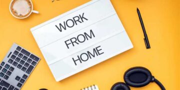 പാക്കിസ്ഥാനിൽ പുതിയ പ്രതിസന്ധി… ഹോർമുസ് കടലിടുക്ക് അടച്ച് ഇറാൻ, രാജ്യത്താകെ നാലാഴ്ചത്തേക്കുള്ള ഇന്ധനം മാത്രം!! രാജ്യവ്യാപക ‘വർക്ക് ഫ്രം ഹോം’ പരിഗണിച്ച് സർക്കാർ,