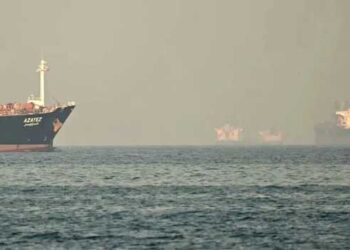 ഹോർമുസ് കടലിടുക്ക് വഴി എണ്ണനീക്കം ഉടൻ ആരംഭിക്കും, ഒരു വലിയ എണ്ണ ടാങ്കർ ഈ നിർണായക ജലപാതയിലൂടെ പ്രശ്നങ്ങളില്ലാതെ കടന്നുപോയി- യുഎസ്!! ആരെങ്കിലും കടന്നുപോകാൻ ശ്രമിച്ചാൽ, ഐആർജിസിയിലും നാവിക സേനയിലും നല്ല മിടുക്കരായ സൈനികരുണ്ട്, അവർ ആ കപ്പലുകൾ കത്തിച്ചോളും- ഇറാൻ