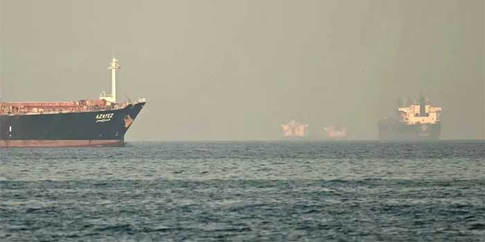 ഹോർമുസ് കടലിടുക്ക് വഴി എണ്ണനീക്കം ഉടൻ ആരംഭിക്കും, ഒരു വലിയ എണ്ണ ടാങ്കർ ഈ നിർണായക ജലപാതയിലൂടെ പ്രശ്നങ്ങളില്ലാതെ കടന്നുപോയി- യുഎസ്!! ആരെങ്കിലും കടന്നുപോകാൻ ശ്രമിച്ചാൽ, ഐആർജിസിയിലും നാവിക സേനയിലും നല്ല മിടുക്കരായ സൈനികരുണ്ട്, അവർ ആ കപ്പലുകൾ കത്തിച്ചോളും- ഇറാൻ