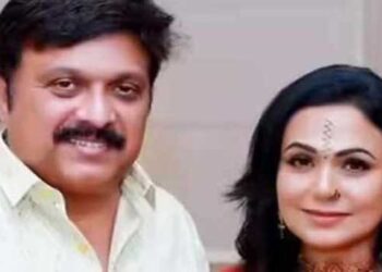 അങ്ങനെ അതു സോൾവാക്കി… മാപ്പ് പറഞ്ഞു, ​​ഗണേഷിന് 5000 പ്രണയങ്ങൾ ഉണ്ടെന്നു പറഞ്ഞാണ് എന്നെ വേദനിപ്പിച്ചത്, പ്രതികരണങ്ങൾ വൈകാരികമായിരുന്നു, ഇട്ടെറിഞ്ഞ് പോകാനായിരുന്നില്ല ആരോപണമുന്നയിച്ചത്, വ്യക്തിപരമായി ഉപദ്രവിക്കാൻ തനിക്ക് യാതൊരു ഉദ്ദേശവുമില്ല, ഇതൊരു കുടുംബ പ്രശ്നം, ചർച്ചകളിലൂടെ പരിഹരിക്കാവുന്ന വിഷയമേയുള്ളൂ- ഭാര്യ ബിന്ദു