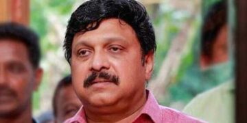 അപ്രതീക്ഷിതമായി വാളകത്തെ കുടുംബവീട്ടിലെത്തിയ ഭാര്യ ഗണേഷിനെ കണ്ടത് കാണാൻ പാടില്ലാത്ത സാഹചര്യത്തിൽ, ദൃശ്യങ്ങൾ പകർത്തിയ ഫോൺ കൈക്കലാക്കാൻ മന്ത്രിയുടെ നിർദേശപ്രകാരം സഹായികൾ ഭാര്യയെ റൂമിൽ കയറ്റി കതകടച്ചു!! സഹായത്തിനായി പോലീസിനെ കരഞ്ഞുവിളിച്ചെങ്കിലും മൈൻഡ് ചെയ്തില്ല…