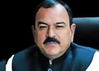 “സീരിയൽ റേപ്പിസ്റ്റ്” തനിക്കടുത്തെത്തുന്ന ഇരകളെ ഭയവും അന്ധവിശ്വാസവും ഉപയോഗിച്ച് കുടുക്കും, പാമ്പുകളും കടുവത്തോലും ഉപയോഗിച്ച് ഒരു ഭീതിജനക അന്തരീക്ഷം സൃഷ്ടിക്കും… ആൾദൈവം പീഡിപ്പിച്ചവരിൽ ​ഗർഭിണികളും!! നര​ബലി നടത്തി? അഞ്ചുപേരുടെ മരണത്തിൽ ദുരൂഹത… അശോക് ഖരാത്തിനെ ചുറ്റിപ്പറ്റി പുറത്തുവരുന്നത് ഞെട്ടിക്കുന്ന വിവരങ്ങൾ