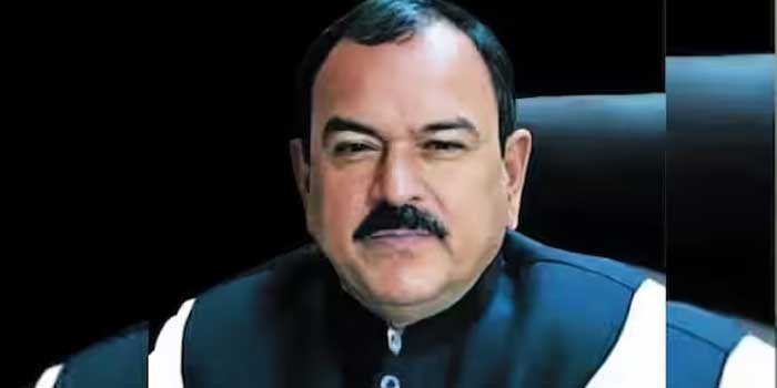 “സീരിയൽ റേപ്പിസ്റ്റ്” തനിക്കടുത്തെത്തുന്ന ഇരകളെ ഭയവും അന്ധവിശ്വാസവും ഉപയോഗിച്ച് കുടുക്കും, പാമ്പുകളും കടുവത്തോലും ഉപയോഗിച്ച് ഒരു ഭീതിജനക അന്തരീക്ഷം സൃഷ്ടിക്കും… ആൾദൈവം പീഡിപ്പിച്ചവരിൽ ​ഗർഭിണികളും!! നര​ബലി നടത്തി? അഞ്ചുപേരുടെ മരണത്തിൽ ദുരൂഹത… അശോക് ഖരാത്തിനെ ചുറ്റിപ്പറ്റി പുറത്തുവരുന്നത് ഞെട്ടിക്കുന്ന വിവരങ്ങൾ