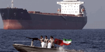 ഹോർമൂസ് കടലിടുക്ക് കടക്കുന്ന കപ്പലുകളിൽ നിന്ന് വൻ തുക ടോൾ ഈടാക്കാനുള്ള നടപടിവുമായി ഇറാൻ;  2 മില്യൻ ഡോളർ വരെ വാങ്ങാൻ നീക്കം; തീരുമാനത്തിന് പിന്നിൽ യുദ്ധത്തെ തുടർന്നുണ്ടായ സാമ്പത്തീക ഞെരുക്കമോ?