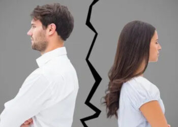 കുടുംബകോടതിയിലെ മധ്യസ്ഥ ചര്‍ച്ചയ്ക്ക് പിന്നാലെ ഭര്‍ത്താവിന്റെ മുഖത്ത് ആഞ്ഞടിച്ച് യുവതി, കേസ് കൊടുത്ത് ഭര്‍ത്താവ്