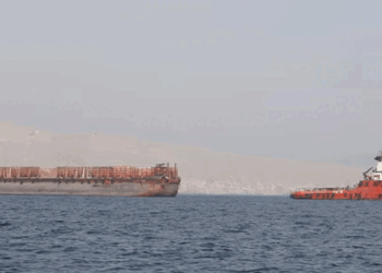 വഴിമുട്ടി 27 ഇന്ത്യൻ കപ്പലുകൾ;  നടുക്കടലിൽ കുടുങ്ങിയത് 10,000 കോടിയുടെ ഉല്പന്നങ്ങൾ; ഹോർമുസ് കടലിടുക്ക് കടന്നാൽ കപ്പലുകൾ തീയിടുമെന്ന് ഇറാൻ; സഹായം തേടി ഉടമകൾ