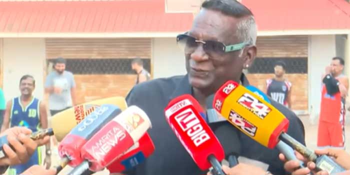 ‘മോദി സാർ വിട്ട ആൾ വന്നു, സുരേഷ് ​ഗോപി വന്നു… ഇലക്ഷന് നിൽക്കാനില്ല!! എന്റെ കരിയറിന്റെ ഓരോ ഘട്ടത്തിലും ഓരോ രാഷ്ട്രീയ പാർട്ടിയുടെ പിൻതുണയുണ്ടായിരുന്നു, ഒരു പ്രത്യേക രാഷ്ട്രീയ പാർട്ടിയുടെ ഭാഗമാകുന്നതിനേക്കാൾ എല്ലാ വിഭാഗം ജനങ്ങളുടെയും സ്‌നേഹം നിലനിർത്താനാണ് താൻ ആഗ്രഹിക്കുന്നത്’ – ഐഎം വിജയൻ