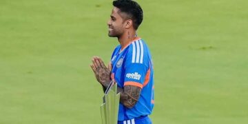 അഹമ്മദാബാദിൽ അഭിഷേക്- സഞ്ജു ഷോ… 18 ബോളിൽ അർധശതകം കടന്ന് അഭിഷേക് (52), പിന്നാലെ പുറത്ത്, 38 മായി സഞ്ജു!! പവർപ്ലേയിൽ ഇന്ത്യ അടിച്ചുകൂട്ടിയത് 92 റൺസ്