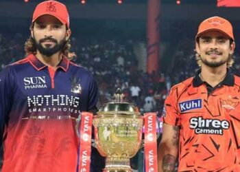 ആർസിബി കിരീടധാരണത്തിനിടെ ജീവൻ പൊലിഞ്ഞ 11 ആരാധകർക്ക് ആദരം… ഐപിഎൽ മാമാങ്കത്തിന് തിരിതെളിഞ്ഞു!! ഐപിഎല്ലിലും അഭിഷേകിന് പിഴച്ചു, ഏഴ് റൺസെടുത്ത് പുറത്ത്