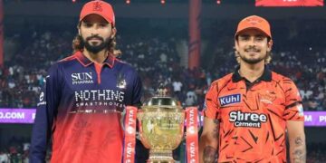 ആർസിബി കിരീടധാരണത്തിനിടെ ജീവൻ പൊലിഞ്ഞ 11 ആരാധകർക്ക് ആദരം… ഐപിഎൽ മാമാങ്കത്തിന് തിരിതെളിഞ്ഞു!! ഐപിഎല്ലിലും അഭിഷേകിന് പിഴച്ചു, ഏഴ് റൺസെടുത്ത് പുറത്ത്