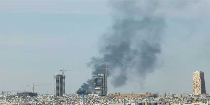 പറഞ്ഞ വാക്ക് പാലിക്കാതെ ഇറാൻ, ദുബായിൽ ആക്രമണം, ഡ്രോൺ അവശിഷ്ടങ്ങൾ ഓടിക്കൊണ്ടിരുന്ന കാറിനു മുകളിൽ പതിച്ച് പാക്ക് സ്വദേശി മരിച്ചു, കുവൈറ്റ് വിമാനത്താവളത്തിൽ ഇന്ധന ടാങ്കിനു നേരെ ആക്രമണം, കഴിഞ്ഞ മണിക്കൂറുകളിൽ 15 ഡ്രോണുകൾ തകർത്തതായി സൗദി