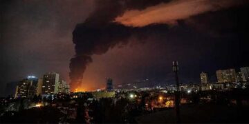 അൽ ഖർജിലെ റഡാർ സംവിധാനത്തിൽ ഉന്നമിട്ട് ഇറാൻ, 5 മരണം, കൊല്ലപ്പെട്ടവരിൽ ഇന്ത്യക്കാരനും!! കുവൈത്ത് വിമാനത്താവളത്തിൽ 2 ഇന്ധന ടാങ്കുകൾക്കു തീപിടിച്ചു, സൗദിയിലെ ഷയ്ബ എണ്ണപ്പാടവും യുഎസ് നയതന്ത്ര കാര്യാലയവും ലക്ഷ്യമിട്ട ഡ്രോണുകൾ വെടിവച്ചിട്ടു, ഇസ്രയേൽ ആക്രമണങ്ങളിൽ ടെഹ്റാനിലെ എണ്ണസംഭരണ കേന്ദ്രത്തിൽ വൻതീപിടിത്തം