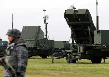 യുദ്ധം അപകടകരമായ ഘട്ടത്തിലേക്ക്, ഇസ്രയേലിനേയും അമേരിക്കയേയും കൂടുതൽ ശക്തിയിൽ പ്രഹരിക്കാൻ ഇറാൻ!! ഇനി മുതൽ തൊടുക്കുക 1000 കിലോയ്ക്ക് മുകളിൽ വാർഹെഡുള്ള മിസൈലുകൾ മാത്രം- ഇറാൻ!! ദുബായ് അന്താരാഷ്ട്ര വിമാനത്താവളം, റാസ് തനുറ എണ്ണ ശുദ്ധീകരണ ശാല ലക്ഷ്യമിട്ട് ഇറാൻ തൊടുത്തതും ഇതേ മിസൈലുകൾ