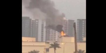 യുഎസിന്റെ ഉച്ചിനോക്കി ഇറാന്റെ മിസൈൽ ആക്രമണം, ബാഗ്ദാദിലെ യുഎസ് എംബസിക്കു നേരെ ആക്രമണം, മിസൈൽ പതിച്ചത് ലോകത്തിലെ ഏറ്റവും വലിയ അമേരിക്കൻ നയതന്ത്ര കേന്ദ്രങ്ങളിലൊന്നിൽ!! ‘ഇറാന്റെ എണ്ണ റിഫൈനറികൾ ആക്രമിക്കപ്പെട്ടാൽ പശ്ചിമേഷ്യയിലെ അമേരിക്കയുമായി ബന്ധമുള്ള ഒറ്റ എണ്ണ- എനർജി അടിസ്ഥാന സൗകര്യങ്ങളും ബാക്കിയുണ്ടാകില്ല, എല്ലാം തകർക്കും’- മുന്നറിയിപ്പ്