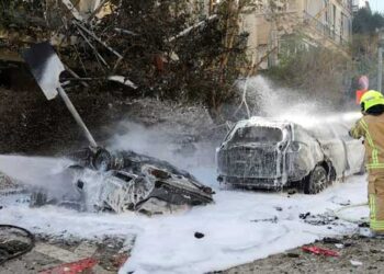 ട്രംപിന്റെ യുദ്ധതന്ത്രങ്ങൾ പാളി… ഇസ്രയേലിനു നേർക്ക് തുടരെത്തുടരെ മിസൈൽ പായിച്ച് ഇറാൻ!! ടെൽ അവീവിൽ സൈറൺ മുഴങ്ങി, ആക്രമണത്തെ പ്രതിരോധ സംവിധാനങ്ങൾ തകർത്തു, പക്ഷെ ഒരു മിസൈൽ പതിച്ചത് വടക്കൻ ഇസ്രയേലിലെ വീടുകൾക്ക് മുകളിൽ, വിപണികൾ വീണ്ടും അനിശ്ചിതത്വത്തിൽ