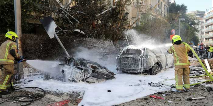 ട്രംപിന്റെ യുദ്ധതന്ത്രങ്ങൾ പാളി… ഇസ്രയേലിനു നേർക്ക് തുടരെത്തുടരെ മിസൈൽ പായിച്ച് ഇറാൻ!! ടെൽ അവീവിൽ സൈറൺ മുഴങ്ങി, ആക്രമണത്തെ പ്രതിരോധ സംവിധാനങ്ങൾ തകർത്തു, പക്ഷെ ഒരു മിസൈൽ പതിച്ചത് വടക്കൻ ഇസ്രയേലിലെ വീടുകൾക്ക് മുകളിൽ, വിപണികൾ വീണ്ടും അനിശ്ചിതത്വത്തിൽ