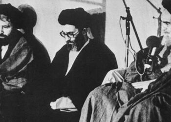 ഖമനേയിയുടെ അടിത്തറയിളകിത്തുടങ്ങിയത് ഹിജാബ് നിയമലംഘനത്തിന്റെ പേരിൽ പിടികൂടിയ അമിനിയുടെ മരണത്തോടെ!! ഇസ്ലാമിക് വിപ്ലവത്തിന്റെ നേതാവായ ആയത്തുള്ള റുഹൊള്ളയുടെ പ്രിയ ശിഷ്യൻ, 1981 ൽ നടന്ന ബോംബാക്രമണത്തിൽ ഒരു കൈയ്യുടെ ശക്തി ഭാ​ഗികമായി നഷ്ടപ്പെട്ടു