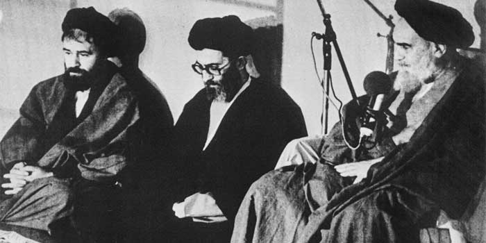 ഖമനേയിയുടെ അടിത്തറയിളകിത്തുടങ്ങിയത് ഹിജാബ് നിയമലംഘനത്തിന്റെ പേരിൽ പിടികൂടിയ അമിനിയുടെ മരണത്തോടെ!! ഇസ്ലാമിക് വിപ്ലവത്തിന്റെ നേതാവായ ആയത്തുള്ള റുഹൊള്ളയുടെ പ്രിയ ശിഷ്യൻ, 1981 ൽ നടന്ന ബോംബാക്രമണത്തിൽ ഒരു കൈയ്യുടെ ശക്തി ഭാഗികമായി നഷ്ടപ്പെട്ടു