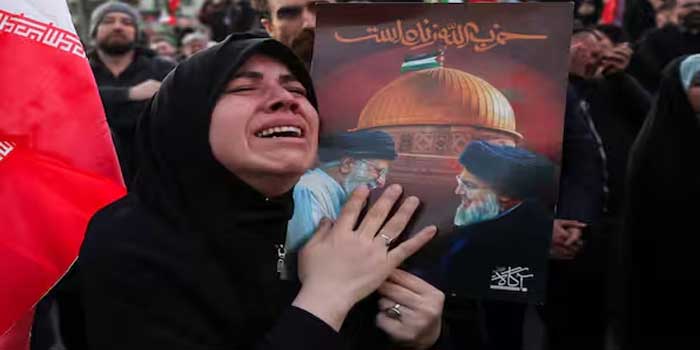 അമേരിക്കയും ഇസ്രയേലും മരണക്കെണിയൊരുക്കിയതറിയാതെ ഖമനേയി!! ഒരു സൈഡിൽ ഖമനേയിയെ ഒളിവിൽ വിടാതെ ആണവ ചർച്ചകൾ നടക്കുമ്പോൾ മറുസൈഡിൽ രഹസ്യമായി തീർക്കാനുള്ള കുരുതിക്കളം തയാറാക്കി ട്രംപ്!! എല്ലാവരേയും ഒരുമിച്ച് അവസാനിപ്പിക്കാൻ ഖമനേയി കൂടിക്കാഴ്ച നടത്തുന്ന സമയം തെരഞ്ഞെടുത്തു, ഓഫീസ് കെട്ടിടവും പരിസരവും ഒന്നടങ്കം ബോംബിട്ട് തകർത്ത ഇരട്ട സൈനിക നീക്കം