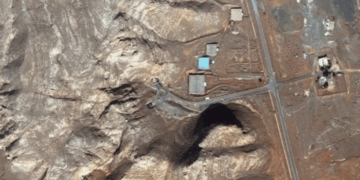 ഇറാന്റെ  പ്രധാന സൈനിക-ആണവ കേന്ദ്രങ്ങൾ നിലനിൽക്കുന്ന ഇസ്ഫഹാൻ മേഖല ഉന്നമിടാൻ ഇസ്രയേൽ തയ്യാറെടുക്കുന്നു; പ്രദേശത്തുള്ള ജനങ്ങളോട് അടിയന്തരമായി ഒഴിഞ്ഞ് പോകണമെന്ന് മുന്നറിയിപ്പ്