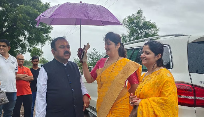 ആള്ദൈവം ലൈംഗികചൂഷണത്തിനിരയാക്കിയത് 150ലേറെ സ്ത്രീകളെ, മയക്കുമരുന്ന് നല്കി ബോധം കെടുത്തിയും ഹിപ്നോട്ടിസം ചെയ്തും ക്രൂര പീഡനം, സ്ത്രീകളെ ബന്ധപ്പെടാന് ഉപയോഗിച്ചത് വ്യത്യസ്ത ഫോണുകള്, ലാപ്ടോപ്പില് കണ്ടെത്തിയത് നടുക്കുന്ന ദൃശ്യങ്ങള്