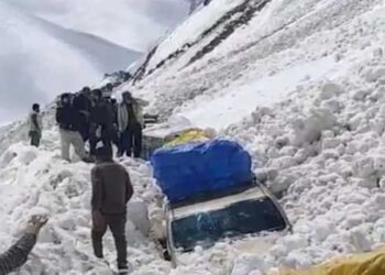 ശ്രീനഗർ–ലേ ദേശീയപാതയിൽ വൻ‍ ഹിമപാതം: 7 മരണം, 5 പേർക്ക് പരുക്ക്!! വാഹനങ്ങൾ കുടുങ്ങിക്കിടക്കുന്നു, കനത്ത മഞ്ഞും മോശം കാലാവസ്ഥയും രക്ഷാപ്രവർത്തനത്തിന് വെല്ലുവിളി