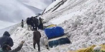 ശ്രീനഗർ–ലേ ദേശീയപാതയിൽ വൻ‍ ഹിമപാതം: 7 മരണം, 5 പേർക്ക് പരുക്ക്!! വാഹനങ്ങൾ കുടുങ്ങിക്കിടക്കുന്നു, കനത്ത മഞ്ഞും മോശം കാലാവസ്ഥയും രക്ഷാപ്രവർത്തനത്തിന് വെല്ലുവിളി