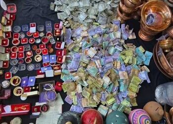 ‘ഈ ദയ ഒരിക്കലും മറക്കില്ല. നന്ദി, ഇന്ത്യ’…കശ്മീരിലെ ഒരു വിധവ നൽകിയത് തന്റെ ഭർത്താവിന്റെ ഓർമ്മയ്ക്കായി 28 വർഷമായി സൂക്ഷിച്ച സ്വർണം, ചിലർ പണം, ചിലർ ഓട്ടുപാത്രങ്ങൾ, കന്നുകാലികൾ… ബഡ്ഗാം എം‌എൽ‌എ മുന്ദാസിർ മെഹ്ദി നൽകിയത് ഒരു മാസത്തെ ശമ്പളം!! ഈദുൽ ഫിത്തർ ആഘോഷങ്ങൾക്കിടെ ഇറാന്റെ പുനർനിർമാണത്തിനായി പണവും ആഭരണങ്ങളും സംഭാവന ചെയ്ത് കശ്മീർ ജനത