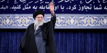 അനിയന്ത്രിത ജനക്കൂട്ടത്തെ ഭയന്ന് ഇറാൻ ഖമേനിയുടെ ശവസംസ്കാരം മാറ്റിവച്ചു; അനിവാര്യ ഒരുക്കങ്ങൾ പൂർത്തിയാക്കിയ ശേഷം മാത്രം ചടങ്ങുകളെന്ന് ഇറാൻ നേതൃത്വം