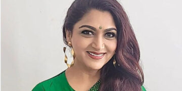 നിങ്ങള്‍ മനുഷ്യരാശിക്കു തന്നെ അപമാനമാനം, അഭിനേത്രികള്‍ നിങ്ങളുടെ സ്വത്തല്ല,  തന്റെ അമ്മയെക്കുറിച്ചോ സഹോദരിയെക്കുറിച്ചോ ഇങ്ങനെ സംസാരിക്കുമോ?? ഇത്തരം പരാമര്‍ശങ്ങളിലൂടെ തുറന്നുകാട്ടപ്പെടുന്നത് നിങ്ങളുടെ വളര്‍ത്തുഗണത്തെയാണ്, എഐഎഡിഎംകെ നേതാവിനെതിരെ രൂക്ഷ വിമര്‍ശനവുമായി ഖുശ്ബു