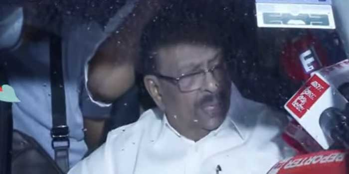 ‘സ്വതന്ത്രനാകാൻ ഞാനില്ല, വെല്ലുവിളിക്കാനുമില്ല’…ഒടുവിൽ പാർട്ടിക്കു വഴങ്ങി സുധാകരൻ, ‘പാർട്ടിയുടെ അം​ഗീകാരം കിട്ടിയാൽ സ്ഥാനാർഥിയാകും, പാർട്ടി എത്രയോ വലുതാണ്, ഞാൻ എത്രയോ ചെറുതാണ്’…